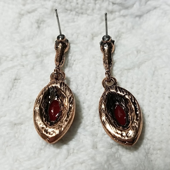Elegant crystal & ruby red dangle earrings - Picture 2 of 3